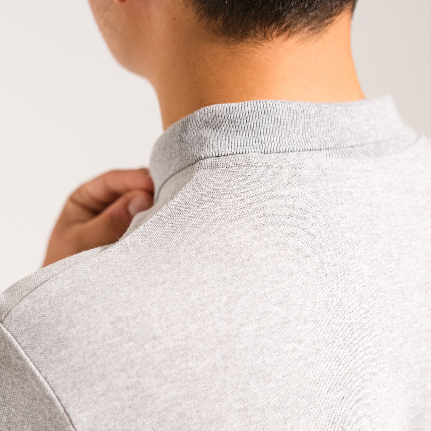 Şato Çizimli Polo Yaka Gri Tişört